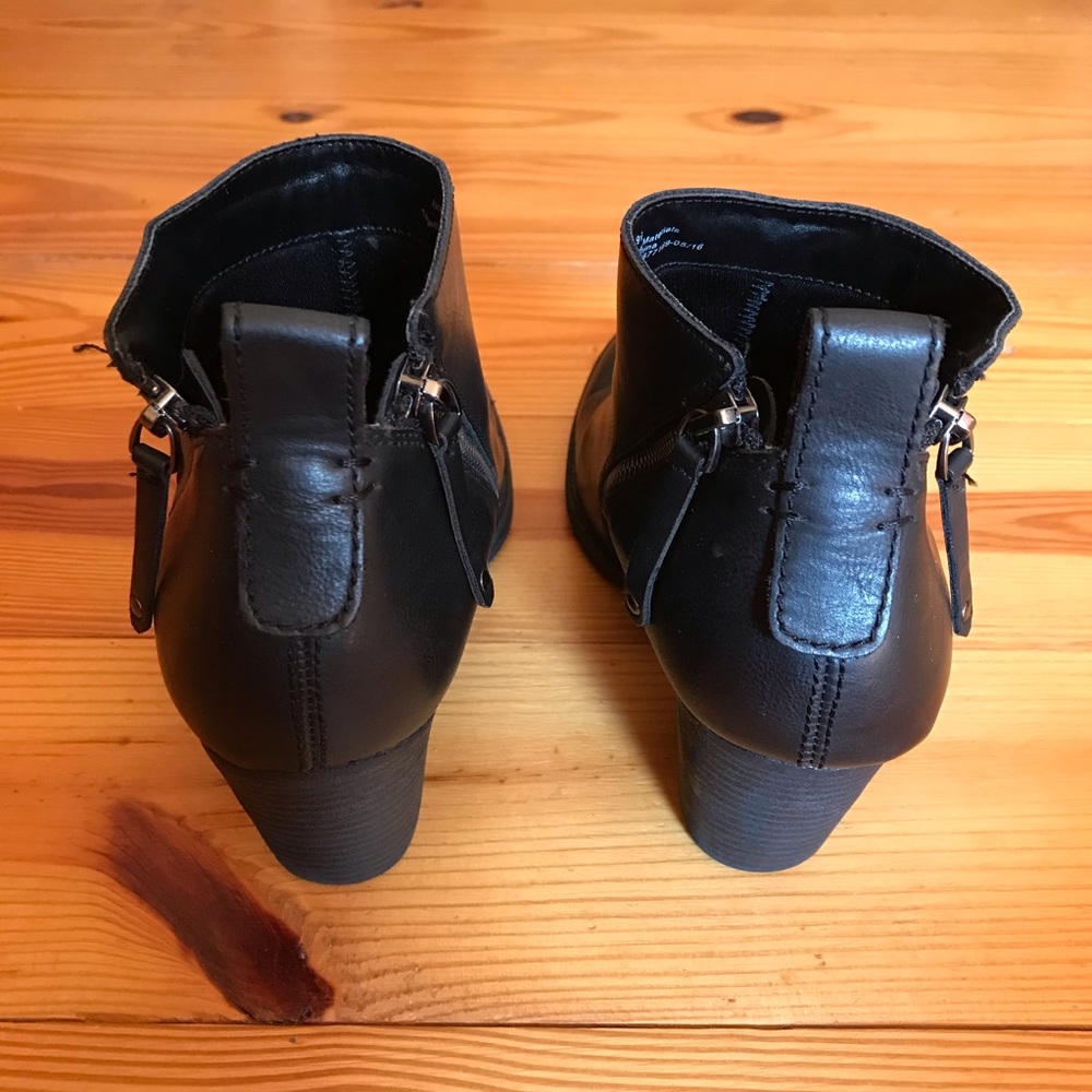 Dolce Vita Black Faux Leather Ankle Zip Boots, EUC, 9.5 - Picture 5 of 11